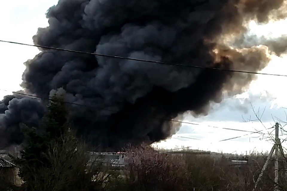 Пожар вспыхнул в подмосковном поселке Каналстрой.