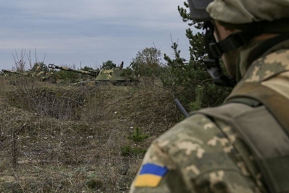 Украина продолжает стрелять по республикам Донбасса. Фото: warfiles.ru