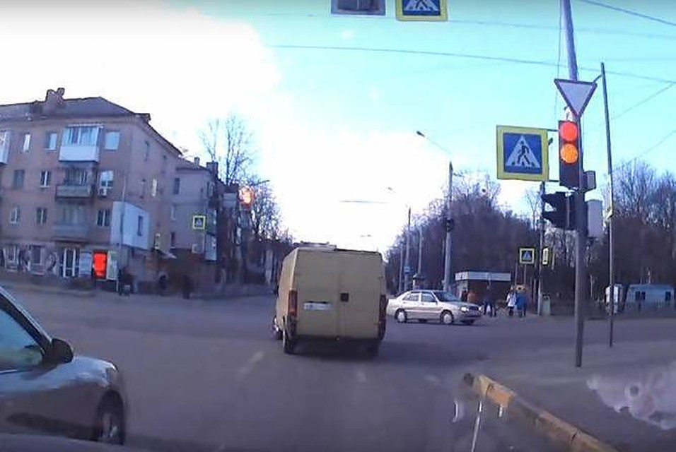 Скриншот с видео vk.com, "Нарушение ПДД Брянск"