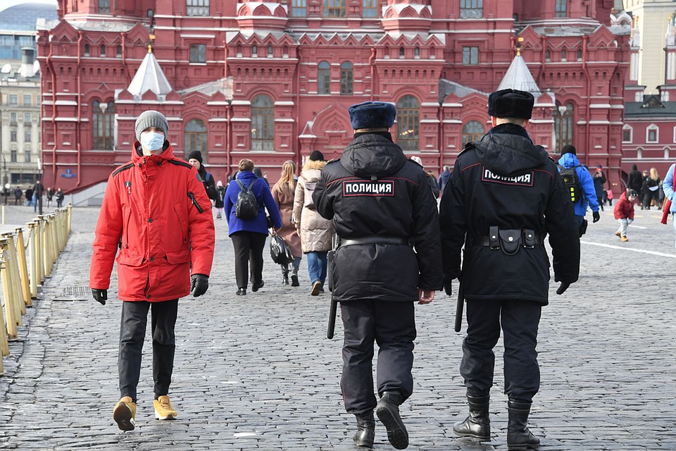 В топе фейков уже несколько дней держится новость о полном закрытии Москвы на карантин.