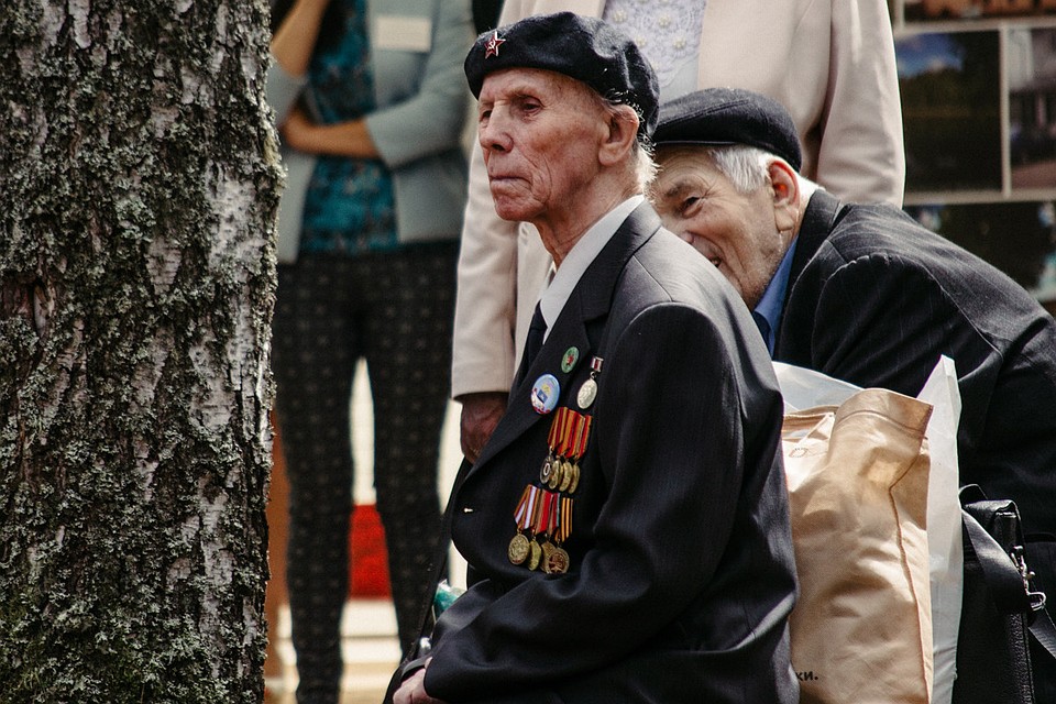 К 75-летию Победы в регионе снимут фильм «Псков. Полет со Знаменем Победы».