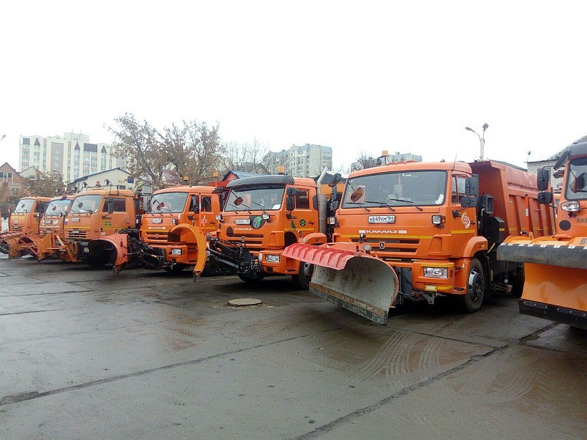 На уборку Саратова вышли 200 машин