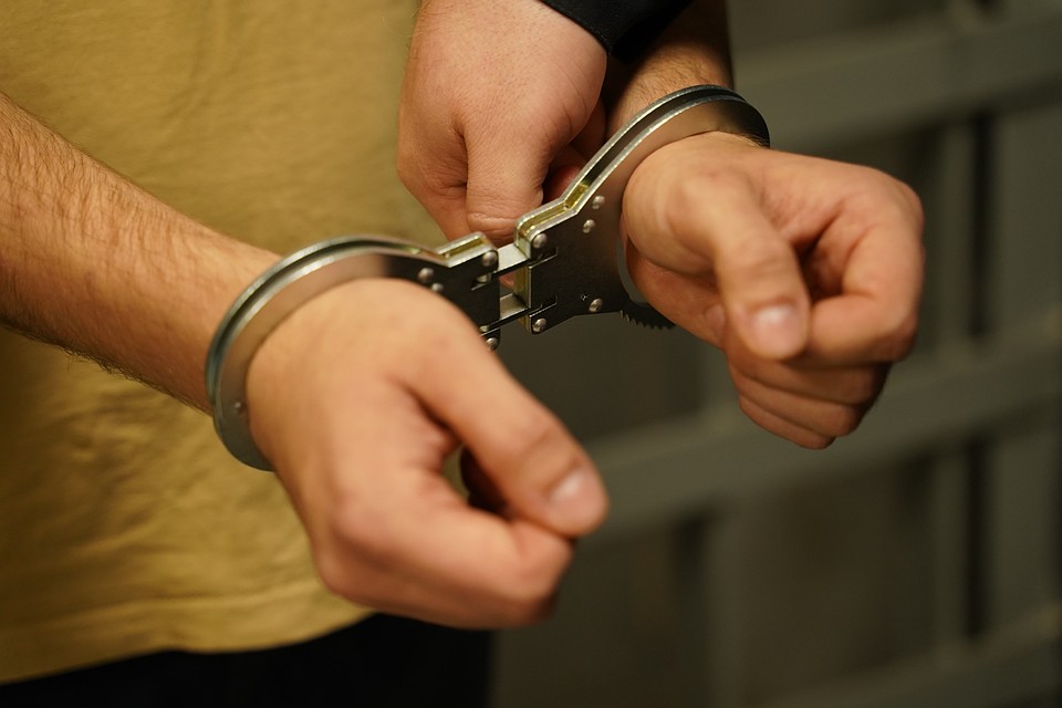 В Астрахани мужчина ударил своего арендодателя ножом