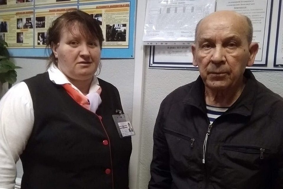 Елена заметила Николая Владимировича на вокзале