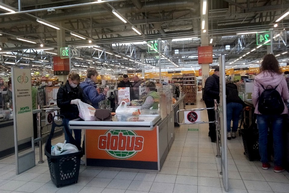 Продавцы – в масках и перчатках, как впрочем и многие покупатели