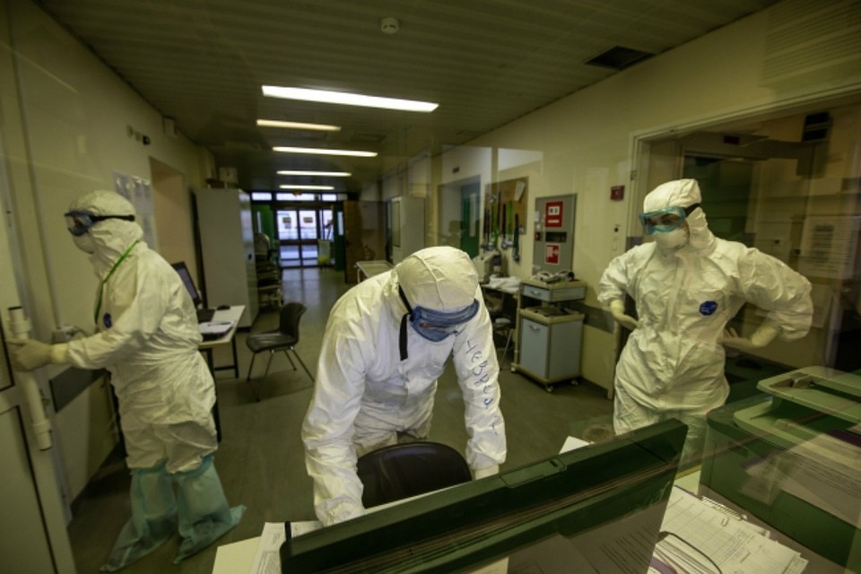 Для больных готово 156 мест, при этом в специальных изолированных боксах можно разместить до 72 заболевших.