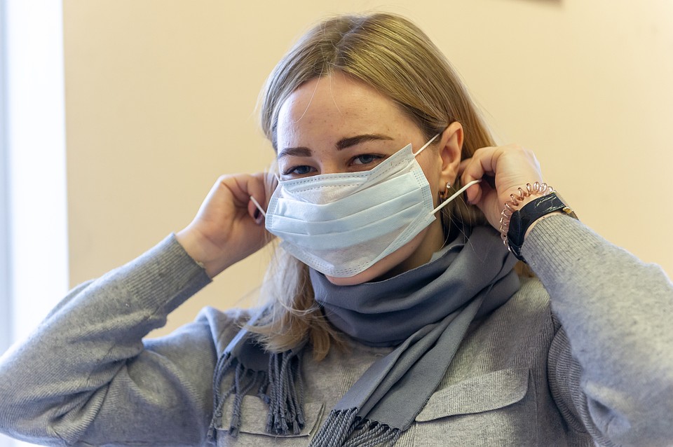 В Санкт-Петербурге введен режим всеобщей самоизоляции.