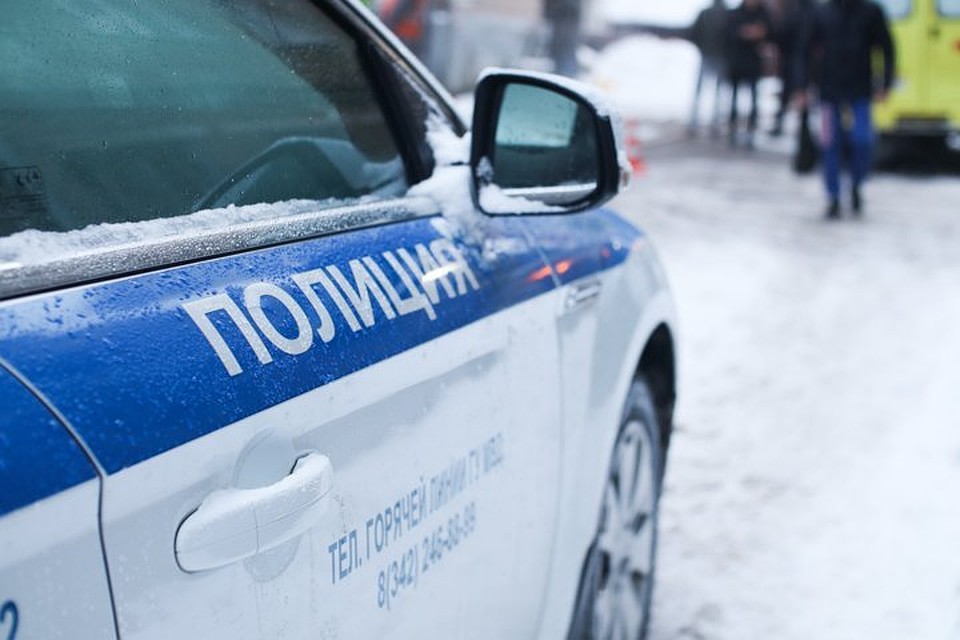 Мужчина дождался, когда женщина снимет деньги, достал нож и напал на нее сзади.