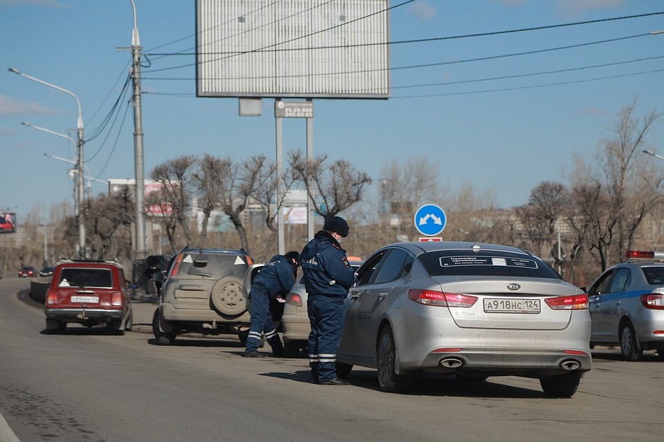 ГИБДД проверяет документы у водителей