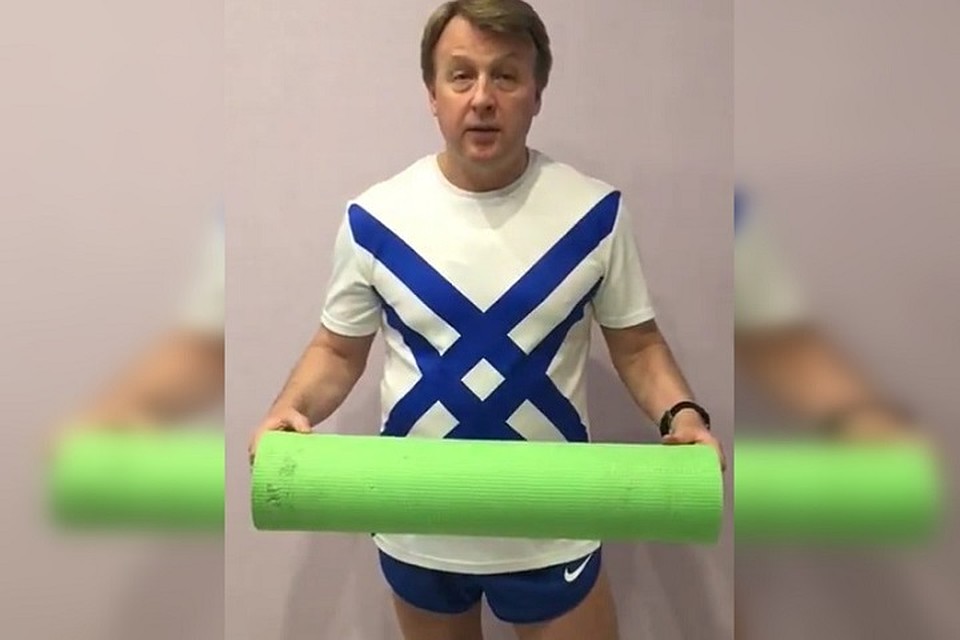 Владимир Епанов предложил жителям выполнять комплекс из пяти упражнений по 1-3 серии и 2 раза в неделю. Фото: скриншот с видео из Instagram Владимира Епанова