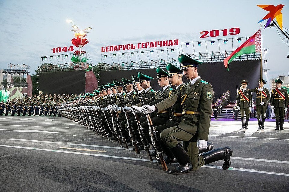 В Минске начинаются репетиции парада к 9 мая.