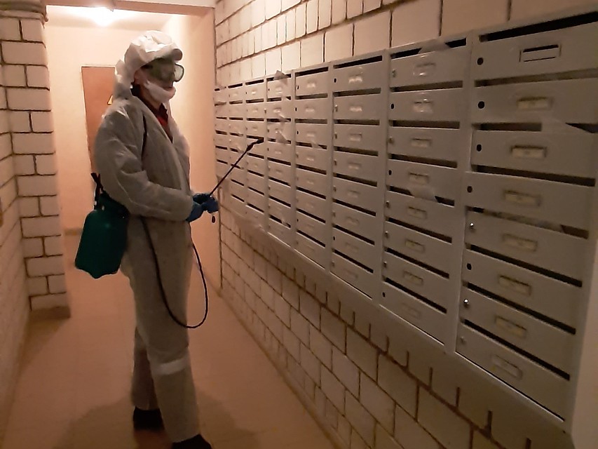 Дезинфекция подъездов жилых домов в Саратове. Фото ГЖИ по Саратовской области
