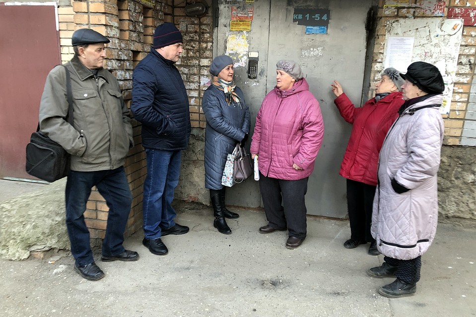 Дом 5а по улице Ленина еще не перешел под управление «Гороператора», а жители уже решают, кому отправить жалобы.