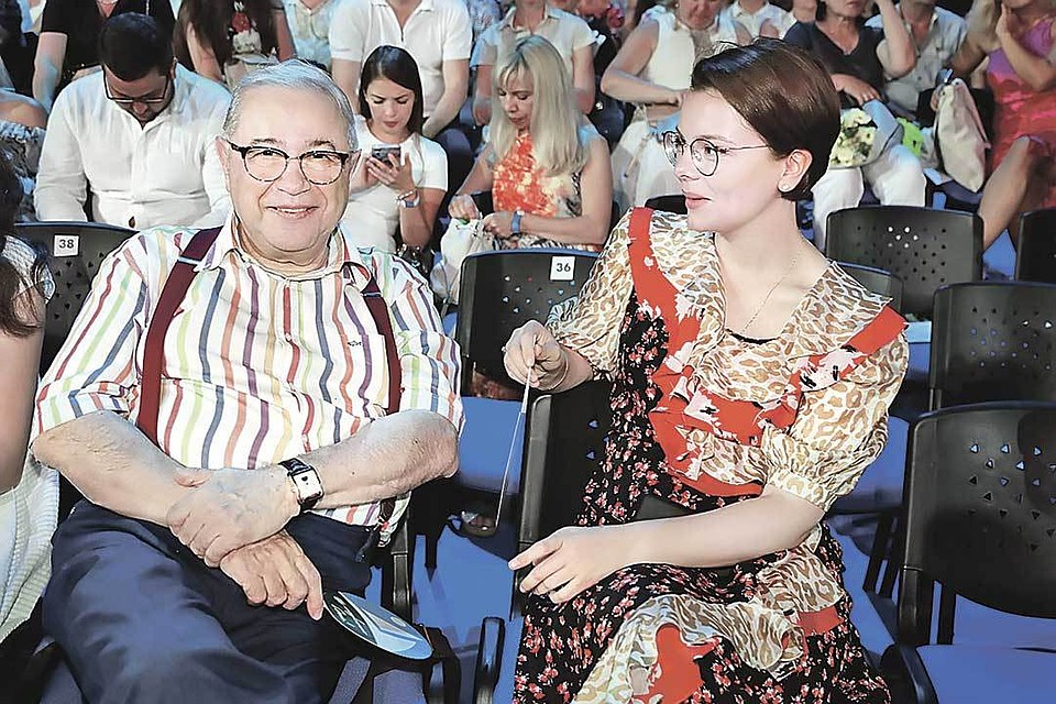 Для Петросяна родившийся ребенок стал вторым, а для Брухуновой - первым.