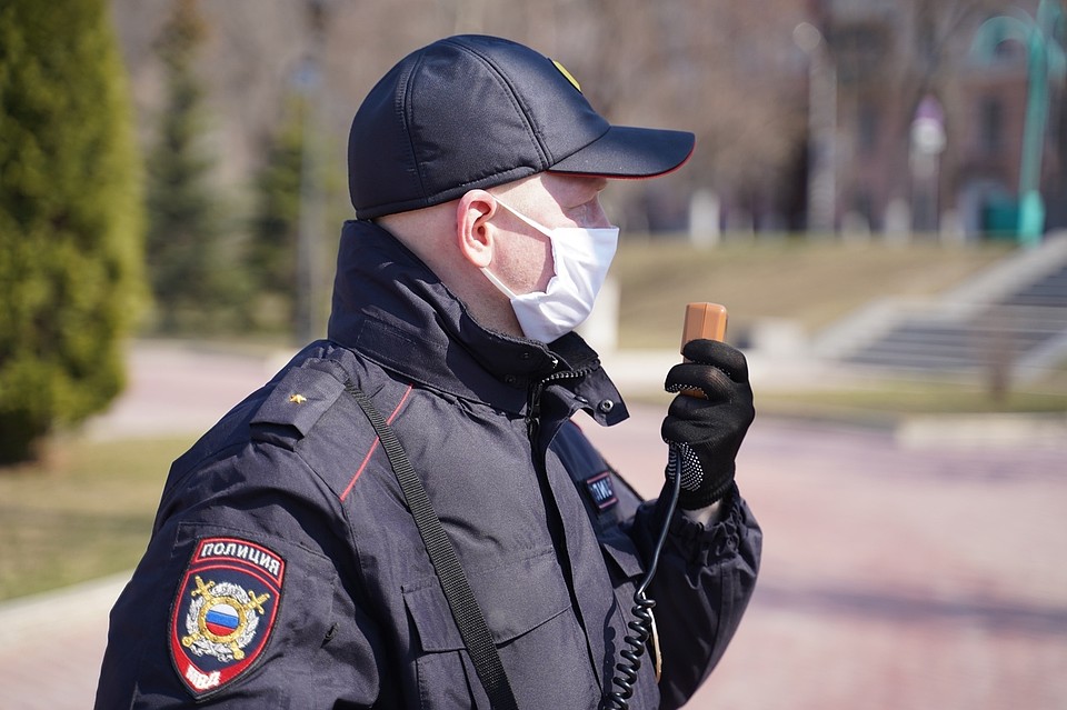 Полиция контролирует самоизолированных граждан