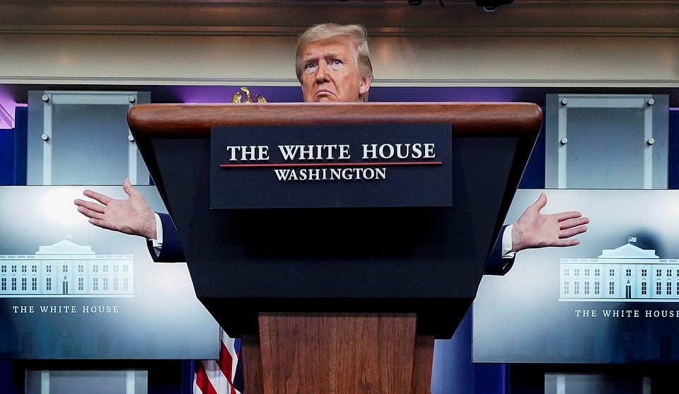 Президент США Дональд Трамп во время брифинга.
