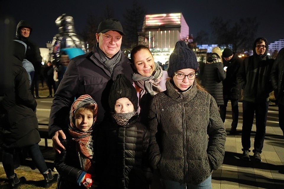 Семейные прогулки пока только в воспоминаниях и на фото!