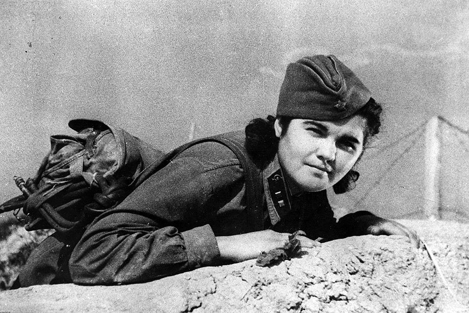Военная санитарка на передовой.