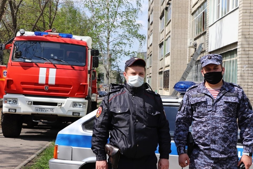 Сотрудники Росгвардии потушили пожар в Липецке