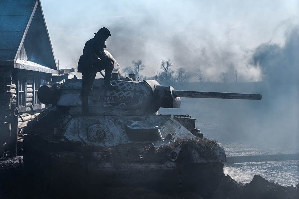 Кадр из фильма "Т-34".
