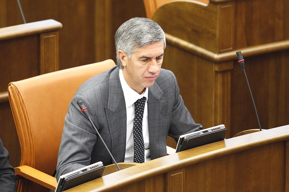 107,1 FM