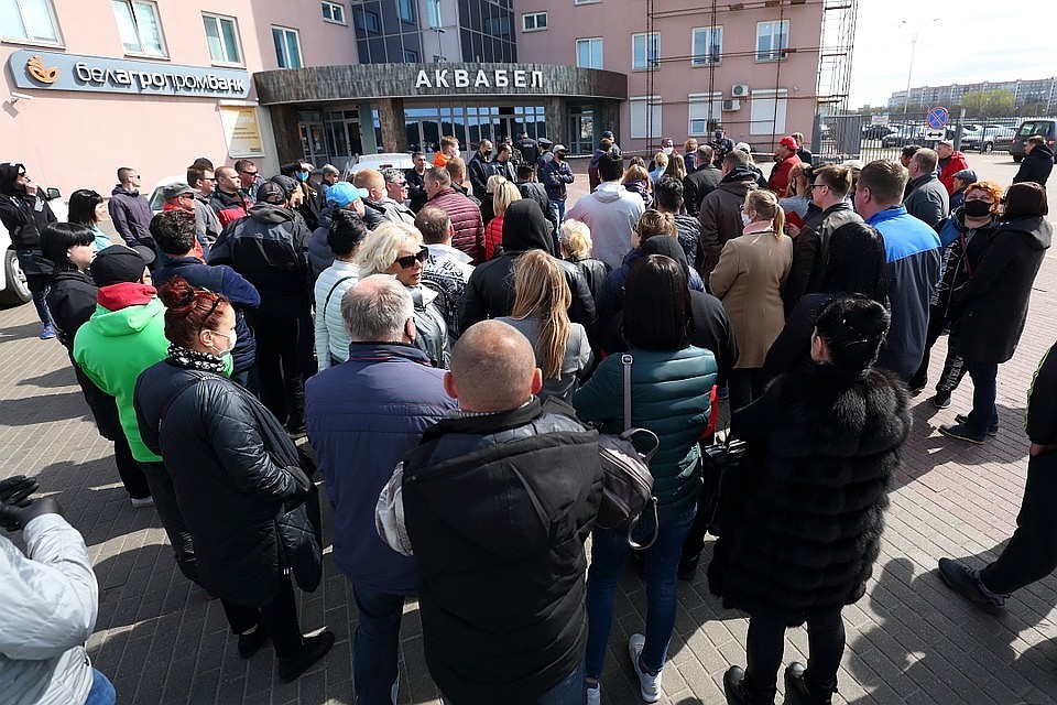 На одну из последних встреч собрались более сотни предпринимателей
