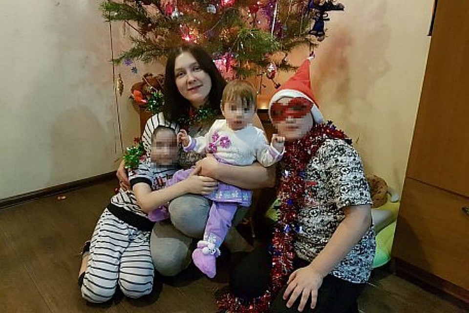 Семья Снегур полюбила маленькую Софию (на руках) как родную.