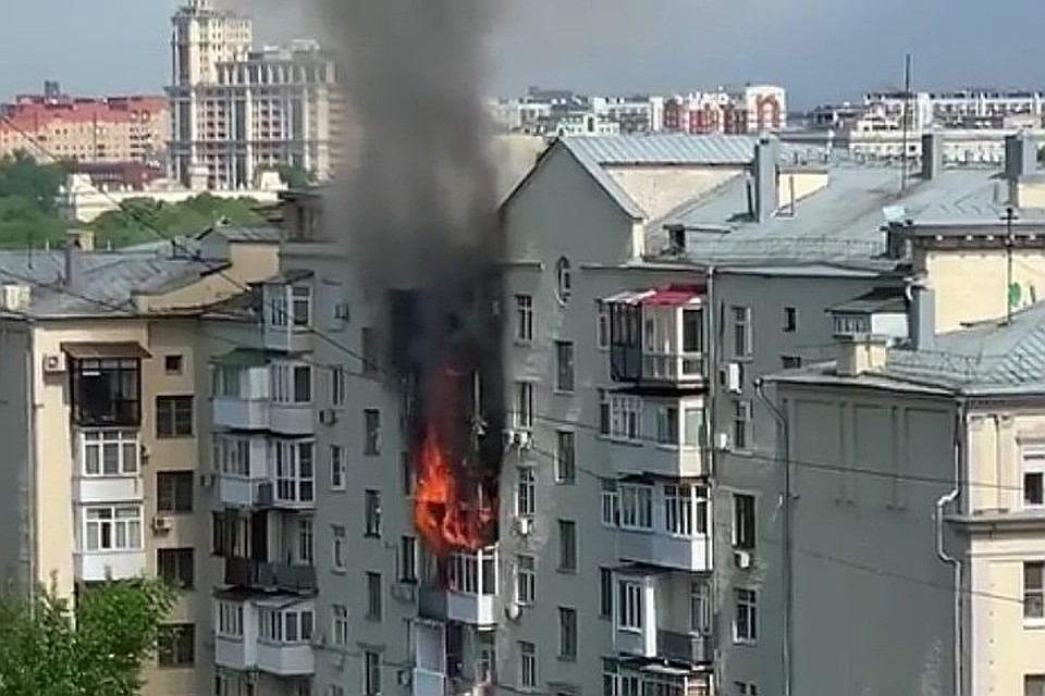 Квартиру в доме на Фрунзенской набережной ограбили, когда в доме бушевал пожар