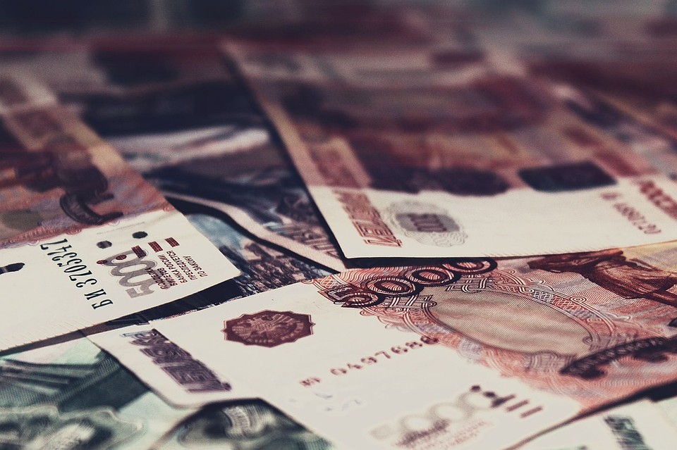 Деньги.
