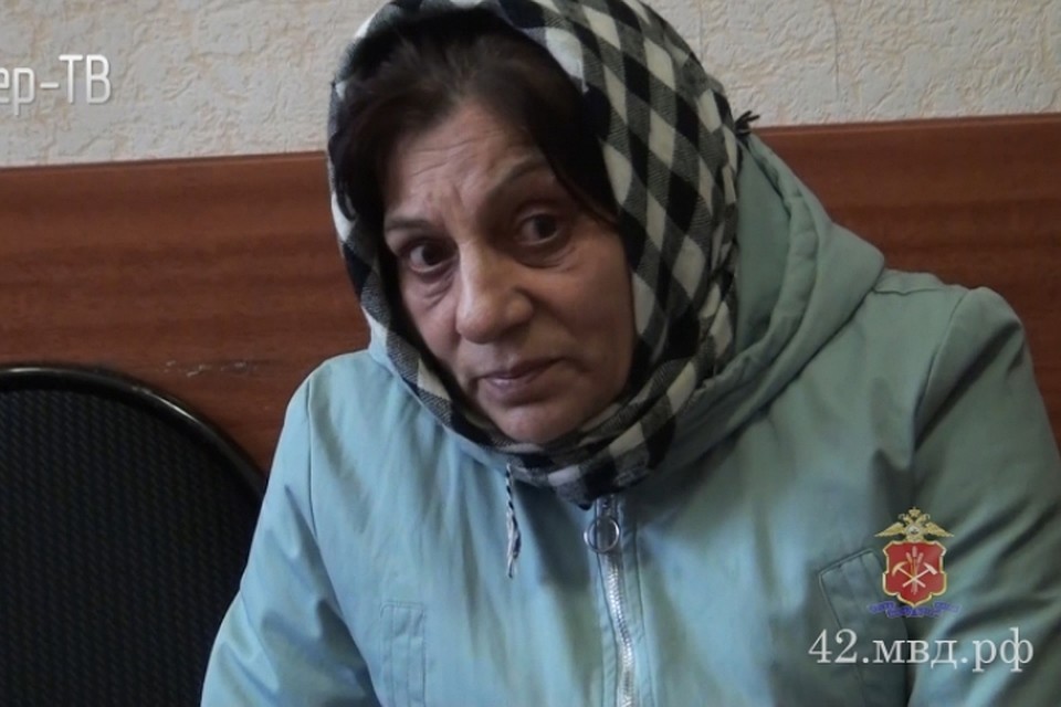 Вот так позолотила ручку: в Новокузнецке пенсионерка стала жертвой цыганки. Фото: ГУ МВД России по Кемеровской области