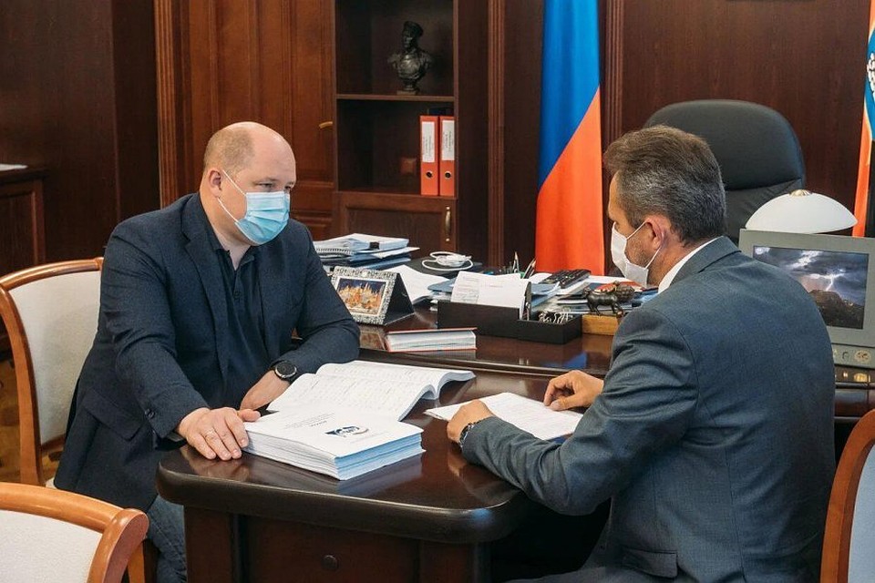 Михаил Развожаев и Павел Буцай. Фото: sev.gov.ru