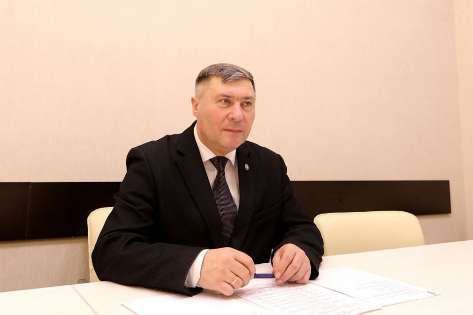 Владимир Мищенко будет отвечать на вопросы, которые северяне оставят у него на странице в "ВКонтакте". Фото: Мурманская областная Дума