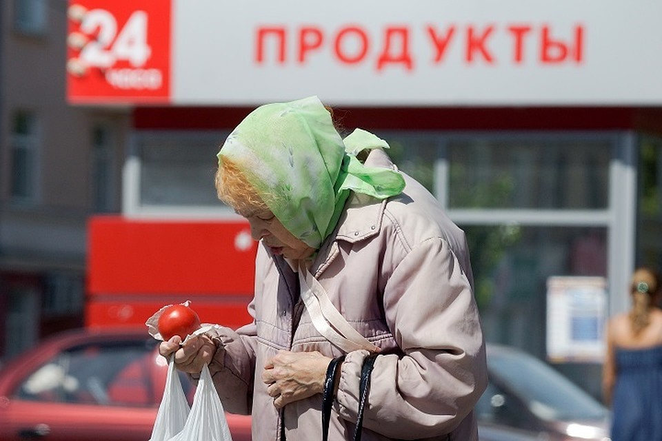 Незнакомцы сказали бабушке, что ей полагается государственная выплата в размере 2 тысяч рублей и попросили сдать сдачу с пятитысячной купюры.