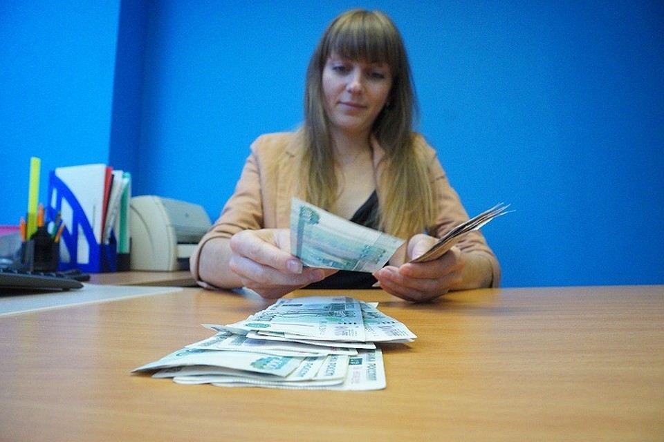 Средняя зарплата в Свердловской области выросла до 42 тысячи