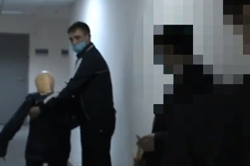 Бизнесмен показал полиции, как который убил своего друга 12 лет назад. Фото: скриншот с видео