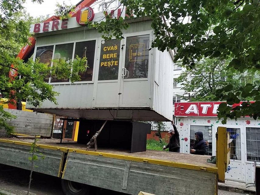 В Кишиневе сносят киоски