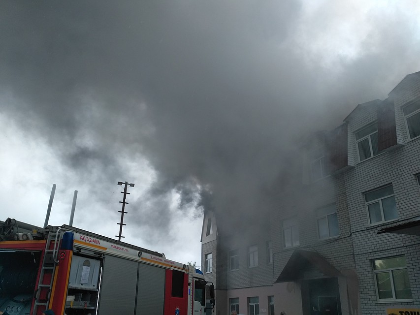 Пожар вспыхнул на третьем этаже в редакции газеты.