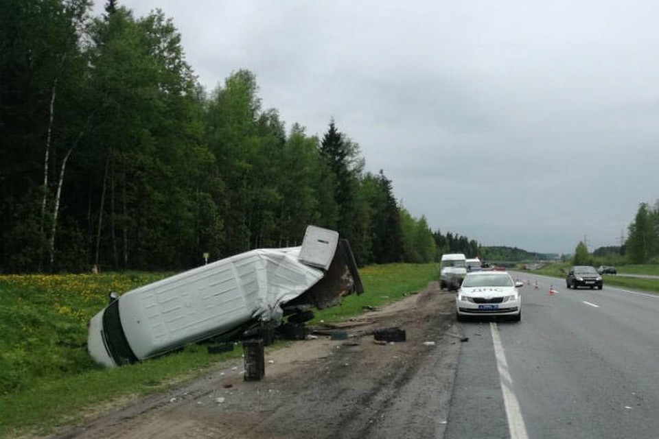 От удара "Мерседес" съехал в кювет