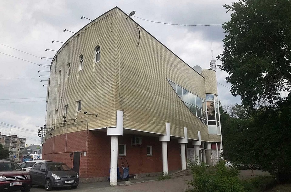 Храм переезжает в скандально известное здание.