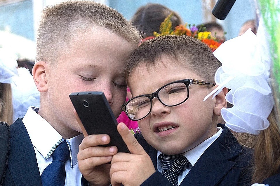 Более 70 процентов школьников использовали для учебы смартфон