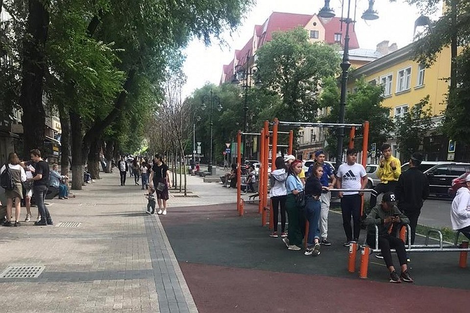 Уже в начале лета многие отмечали народное паломничество к ближайшим городским водоемам. Фото: Виталия Краснова.