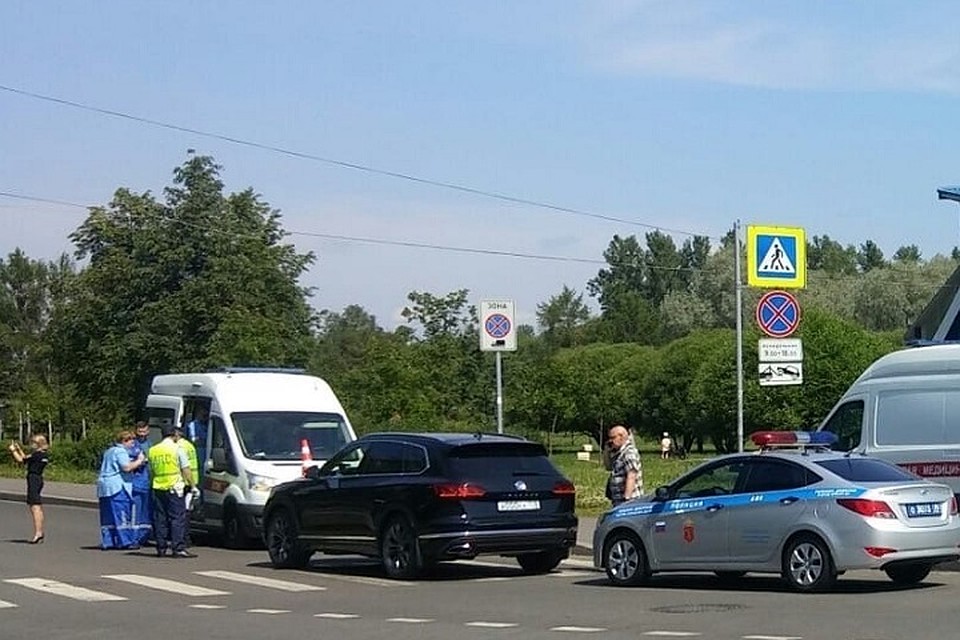 В Колпинском районе Петербурга "Фольгсваген" сбил двух женщин и четверых детей. Фото: vk.com/spb_today