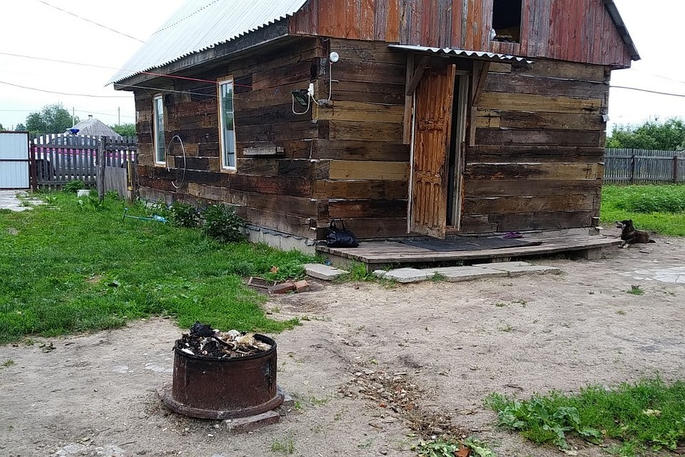 Двухлетний ребенок в Ельске слишком близко подошел к костру, чтобы бросить игрушку и получил ожоги. Фото: Гомельское областное управление МЧС