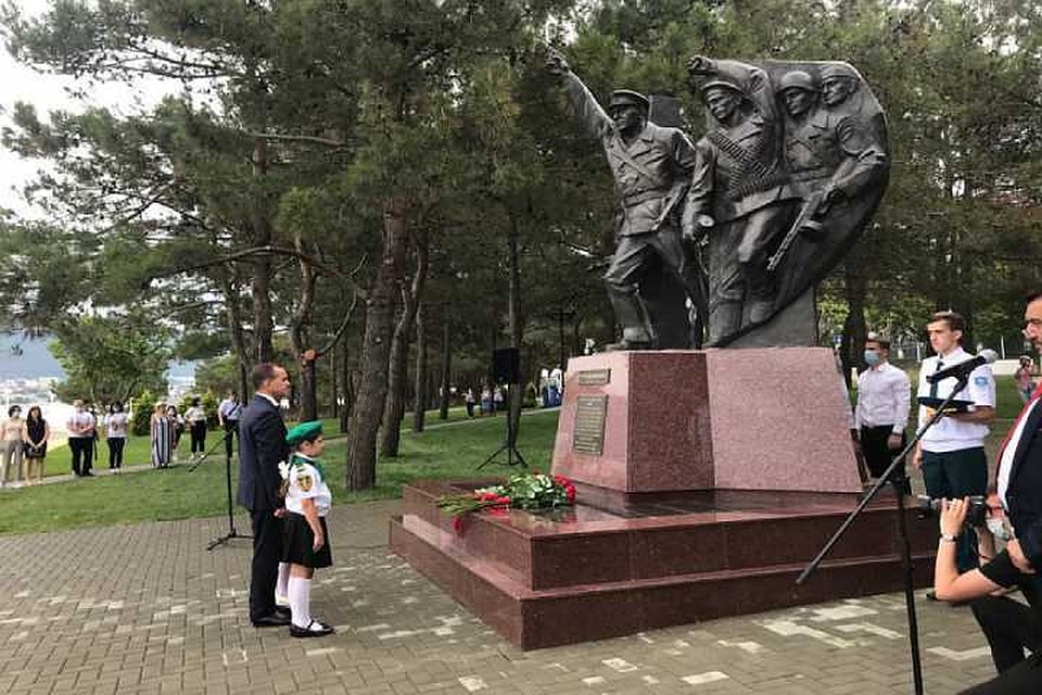 В Геленджике открыт памятник героям-десантникам. Фото пресс-службы администрации КК