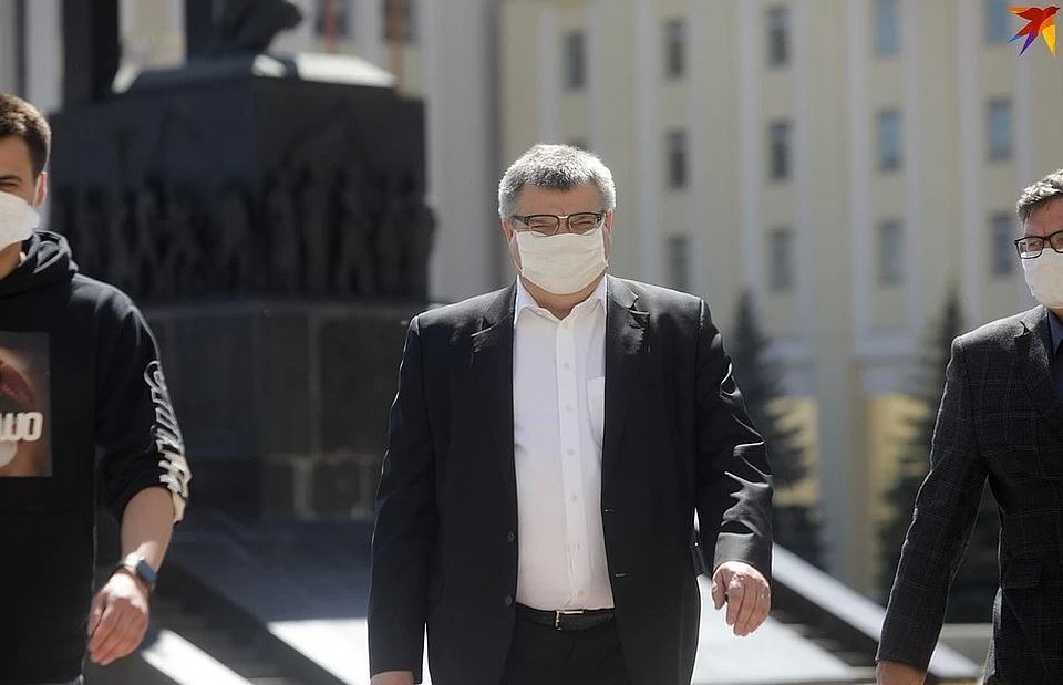 Письма, которые претенденту в президенты пишут белорусы, он не получает, однако в штабе надеются, что их ему передадут