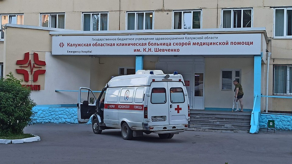 ечение в больницах проходят 993 пациента.