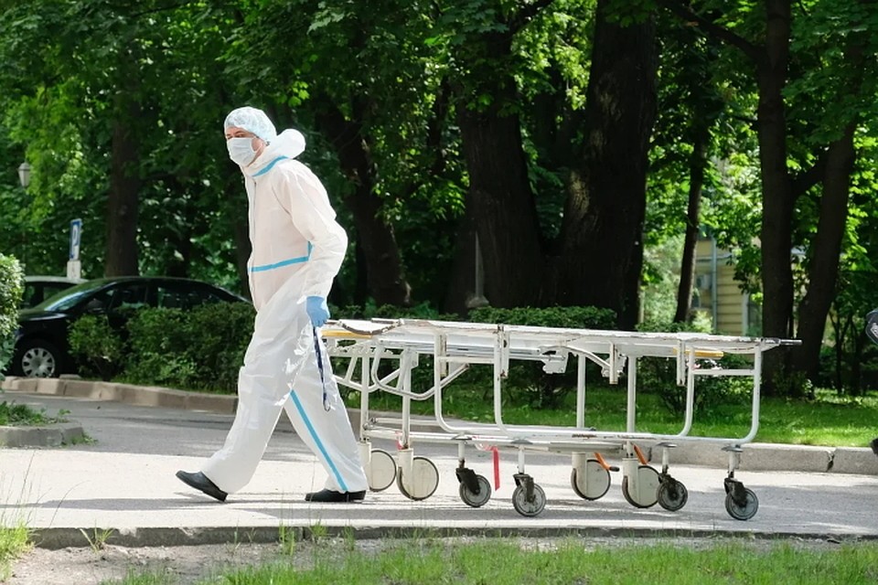 Более 220 медработников психбольницы Святого Николая Чудотворца отпустили домой после карантина.