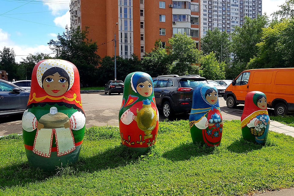 Матрешки в Бескудниково практически на каждом углу.