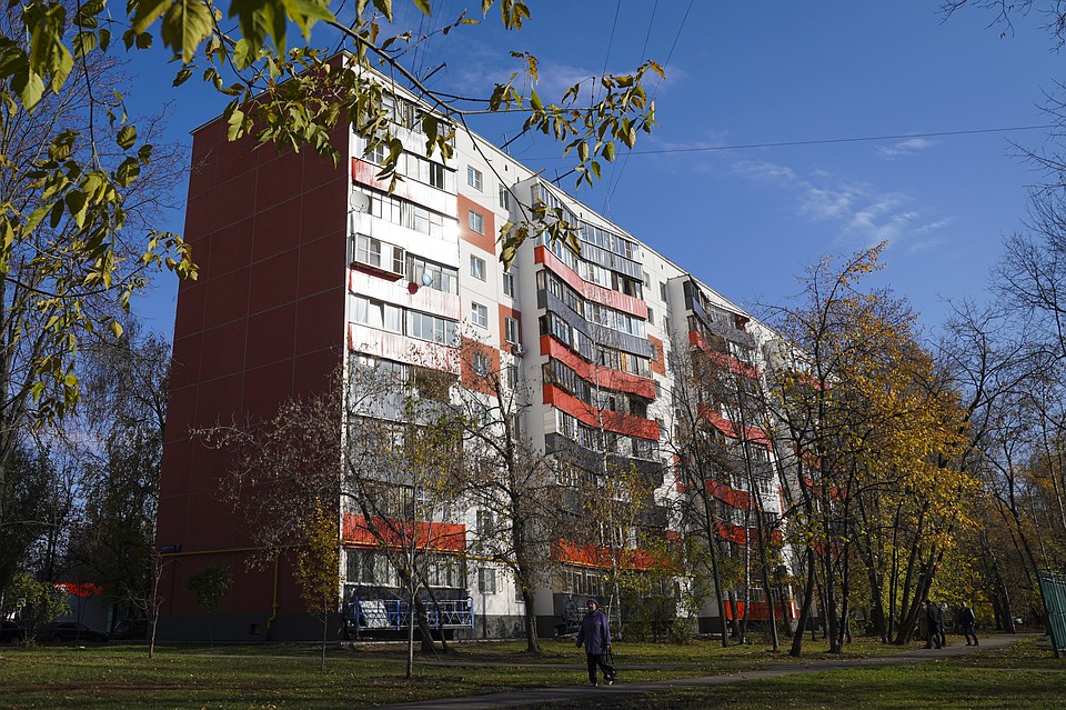 «В планах - обновление 4437 домов общей площадью 34,2 миллиона квадратных метров и замена более 8 тысяч лифтов», - сообщил заместитель мэра Москвы Петр Бирюков. Фото: предоставлено пресс-службой Комплекса городского хозяйства Москвы.