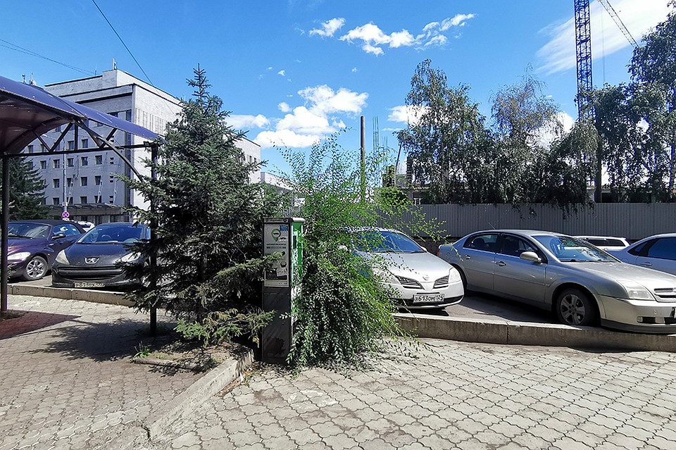 Платные парковки должны были появиться в городе еще в 2015 году.